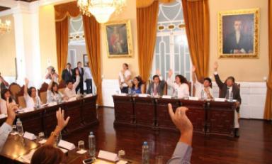 Pleno del Consejo Municipal de Trujillo en votación. (Foto Andina)