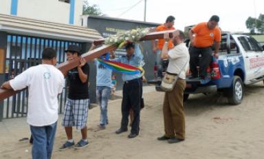 Traslado de la Cruz Peregrina a las diferentes parroquias de la Arquidiócesis de Trujillo. (Foto cortesía Serenazgo MPT)