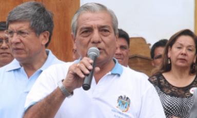 Burgomaestre no supo explicar porque se adelantó ceremonia. Foto: Trujillo en Línea
