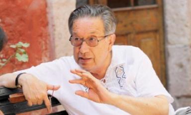 El destacado escritor y poeta Marco Martos será el invitado estelar del recital "Entre el mar y la luna". (Foto Internet)
