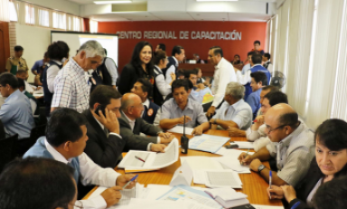Autoridades regionales reunidas en el simulacro de emergencia realizado hoy en Trujillo. (Foto difusión)