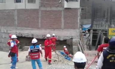 obreros hicieron denodados esfuerzos para rescatar a compañero. foto: Defensa Civil MPT