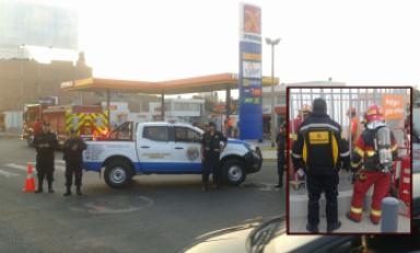 Bomberos y serenos contribuyeron para evitar una tragedia. Foto: Trujillo en Línea