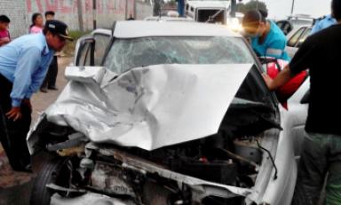 En estas condiciones quedó uno de los autos involucrados en el triple choque ocurrido en la av. Industrial.