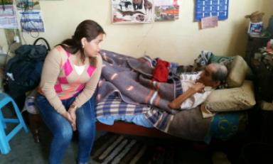 Brindan atención médica a adultos mayores que se encuentran en pobreza extrema. (Foto: Difusión)