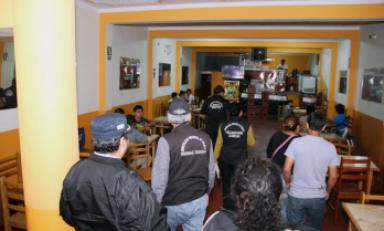 Autoridades ediles intervinieron bares de la plazuela El Recreo. (Foto MPT)