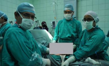 Los cirujanos del IREN demostraron nuevamente su alta capacidad profesional al extraer a una mujer un tumor de 13 kilos. (Foto cortesía IREN)