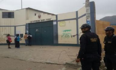 Institución educativa San José, en La Esperanza, con custodia policial. (Foto cortesía Satélite)