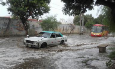 Colectivos y taxis a duras penas circulaban en avenida. Foto: Trujillo en Línea