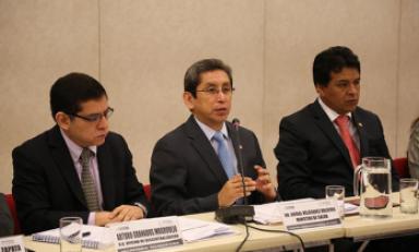 Ministro de Salud, Aníbal Velásquez Valdivia, reunido en el Cusco con los gobernadores regionales. (Foto Minsa)
