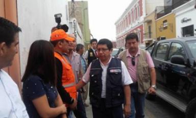 Visitó zonas afectadas por lluvias en distrito de Laredo. Foto: Cortesía
