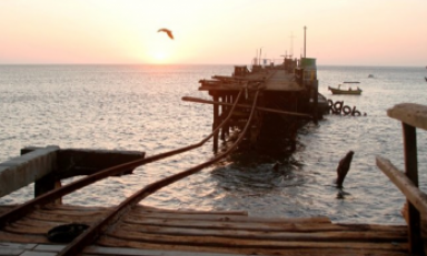 El muelle de Malabrigo fue uno de los primeros en sufrir los embates de la naturaleza. (Foto Internet)