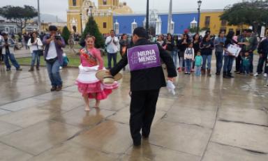 Pareja que bailaba marinera se unión al #NiUnaMenos #13A Foto: Ni Una Menos - La Libertad