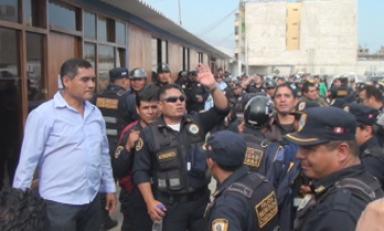 Agentes de Seguridad Ciudadana dentro de su base