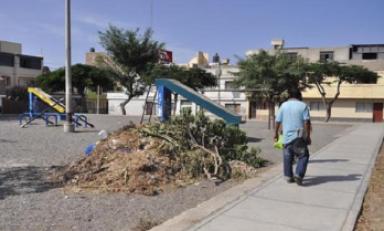En estas condiciones se encuentra el parque de la urbanización Sanchez Carrión. (Foto cortesía La Industria)