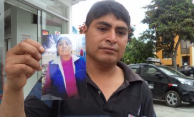 Joven llora la muerte de su madre y solo exige justicia. Foto: Trujillo en Línea