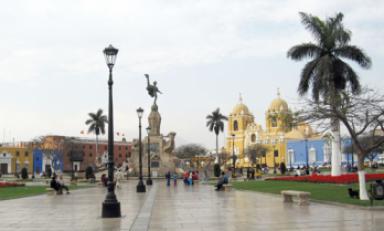 Meses atrás, bancas de la plaza fueron renovadas en su totalidad. Foto: Trujillo en Línea