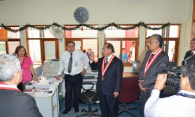 Victor Ticona, presidente del Poder Judicial visitó de manera sorpresiva los juzgados en La Esperanza. (Foto cortesía)