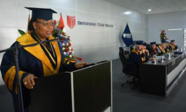 Leymah Gbowee, Premio Nobel de la Paz, disertó sobre la educación en la UCV. (Foto UCV)