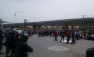 Docentes se quedaron a medio camino de todo su trayecto. Foto: Trujillo en Línea