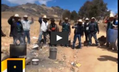 Protesta de pobladores en la vía a Calipuy. (Foto captura video)