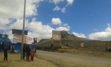 Mineros y comuneros de Quiruvilca bloquearon la carretera esta madrugada. (Foto Facebook fuente privada)