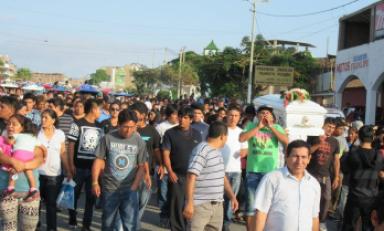 Mototaxistas y pobladores en general se pronunciaron frente al Depincri de Chepén. (Foto: Facebook)