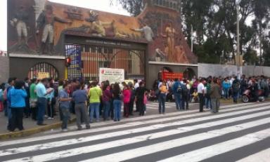 Más de 12 mil estudiantes encontraron bloqueado el ingreso. (Foto: Facebook)