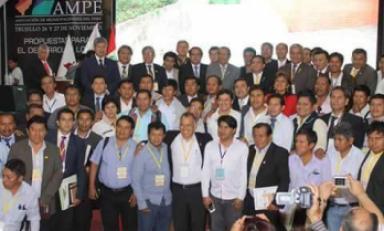 Alcaldes de todo el Perú finalizaron congreso de la AMPE. foto: Trujillo en Línea.