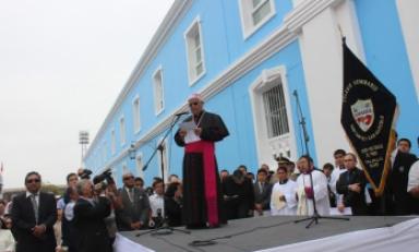Arzobispo de Trujillo, monseñor Miguel Cabrejos, en acto de refundación del colegio Seminario. (Foto cortesía)