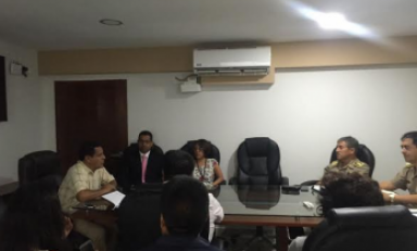 El alcalde Carlos Vásquez se reunió con el jefe de la región PNP, Julio César Otoya. (Foto cortesía)