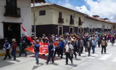Protesta de los ronderos de Huamachuco contra un juez y dos fiscales. (Foto RPP)