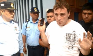 Este sujeto Javier Batalla Mariño, dijo ser ciudadano español, y se negaba a abandonar la residencia. (Foto cortesía MPT)