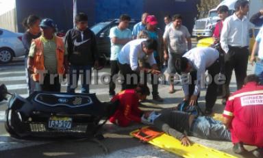 Conductor abandonó parachoque y desapareció. Foto: Trujillo en Línea