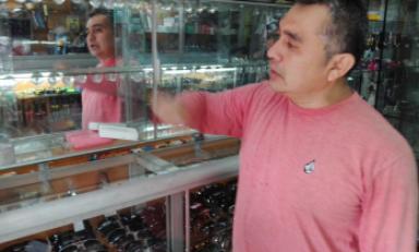 Agraviado señala ausencia de su mercadería. Foto: Trujillo en Línea