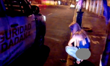 Los pobladores de la urbanización El Molino exigen que se retire a estos travestis que han convertido a la calle en un urinario. (Foto Serenazgo MPT)