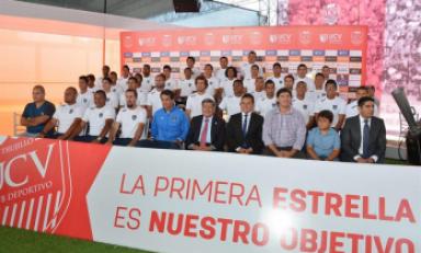 Fue presentada la oncena de la UCV que este año espera lograr el título del Campeonato Descentralizado. (Foto cortesía UCV)