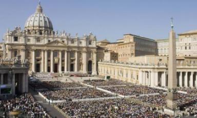 El Vaticano aprobó procedimiento para juzgar a los obispos encubridores de pederastas.