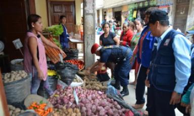 Operativos en los mercados del distrito de Víctor Larco. (Foto cortesía)