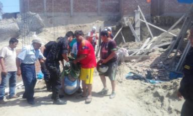 Cuerpo fue envuelto con una frazada a la espera del fiscal. Foto: Trujillo en Línea