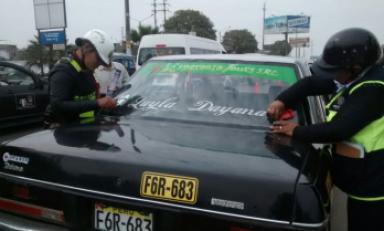 Ningún tipo de calcomanía está permitida. Foto: Trujillo en Línea