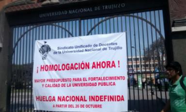 Colocaron cartel en puerta principal y ahora universitarios no podrán estudiar hasta nuevo aviso. Foto: Trujillo en Línea