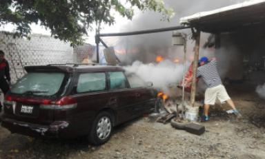Hicieron todos los esfuerzos por apagar las llamas. Foto: Trujillo en Línea