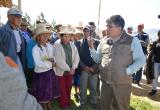 Comuneros de Santiago de Chuco reunidos con las autoridades provinciales. (Foto cortesía)