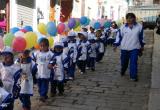 Los pequeños alumnos del jardín de niños N° 1849 de Otuzco está recibiendo clases en el estado municipal. (Foto RPP)