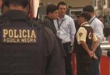 Peritos de Criminalística continúan esta tarde con las indagaciones del asalto a mano armada a la sede de Interbank dentro de Plaza Vea.