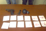 Jóvenes de 20 años portaban stickers y armas de fuego que utilizaban para intimidar. (Foto: Difusión)