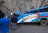 Parte frontal de vehículo quedó totalmente destrozada. Foto: Trujillo en Línea