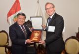 Gobernador César Acuña junto al embajador alemán. (Foto: Difusión)