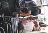 Conductor no quiso soltar el cadaver de su hijo. Foto: Trujillo en Línea